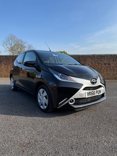 TOYOTA AYGO 1.0 VVT-i x-play