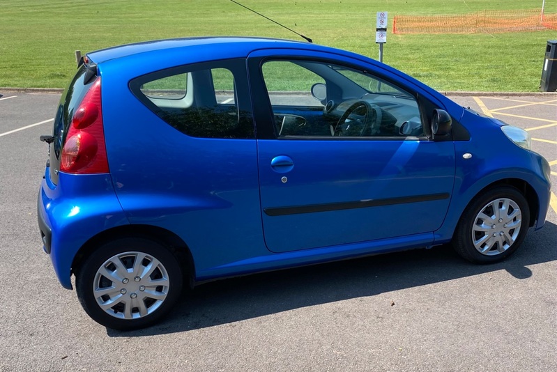 PEUGEOT 107