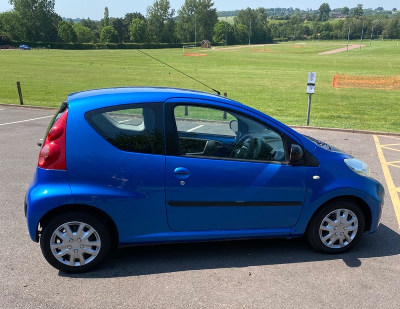 PEUGEOT 107