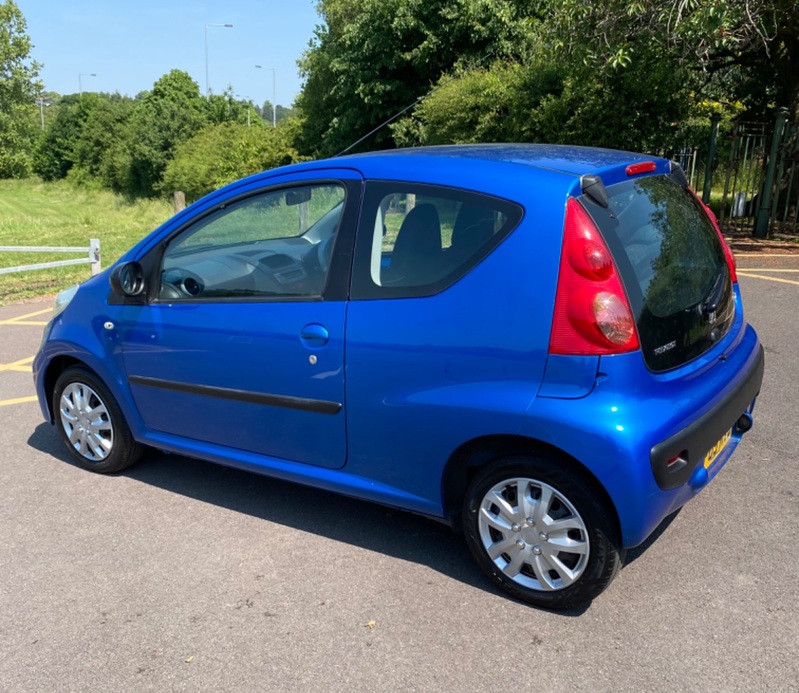 PEUGEOT 107